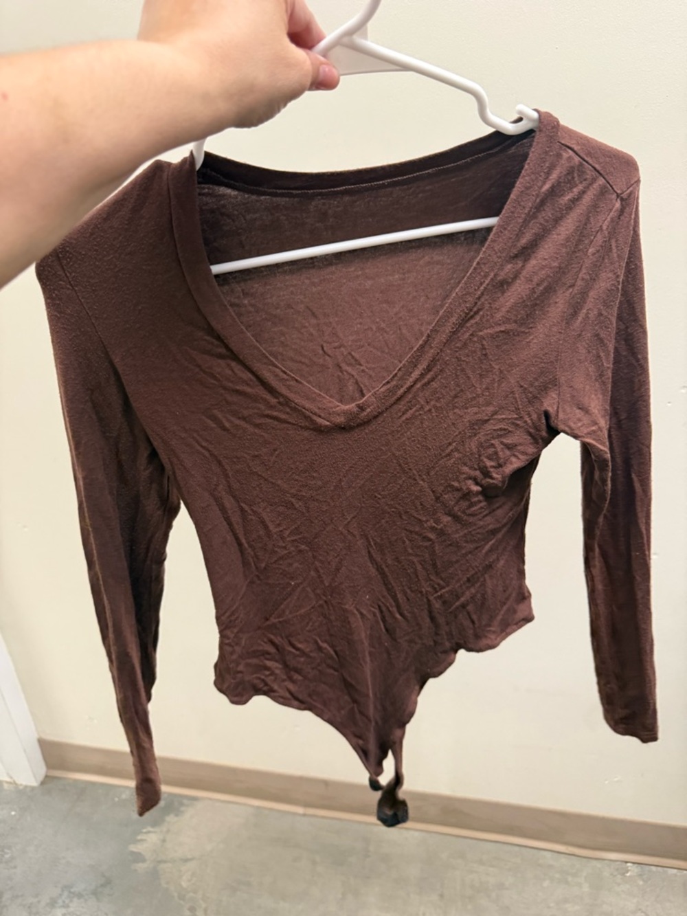 Women’s V-Neck Long Sleeve Top in Brown